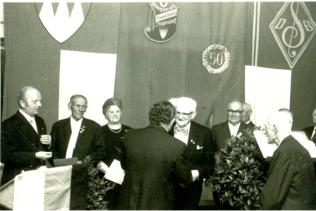  1923:  1. Vorstand Georg Schmitt ( 2, von links )            Bild vom 40-jährigen Stiftungsfest 1963 
